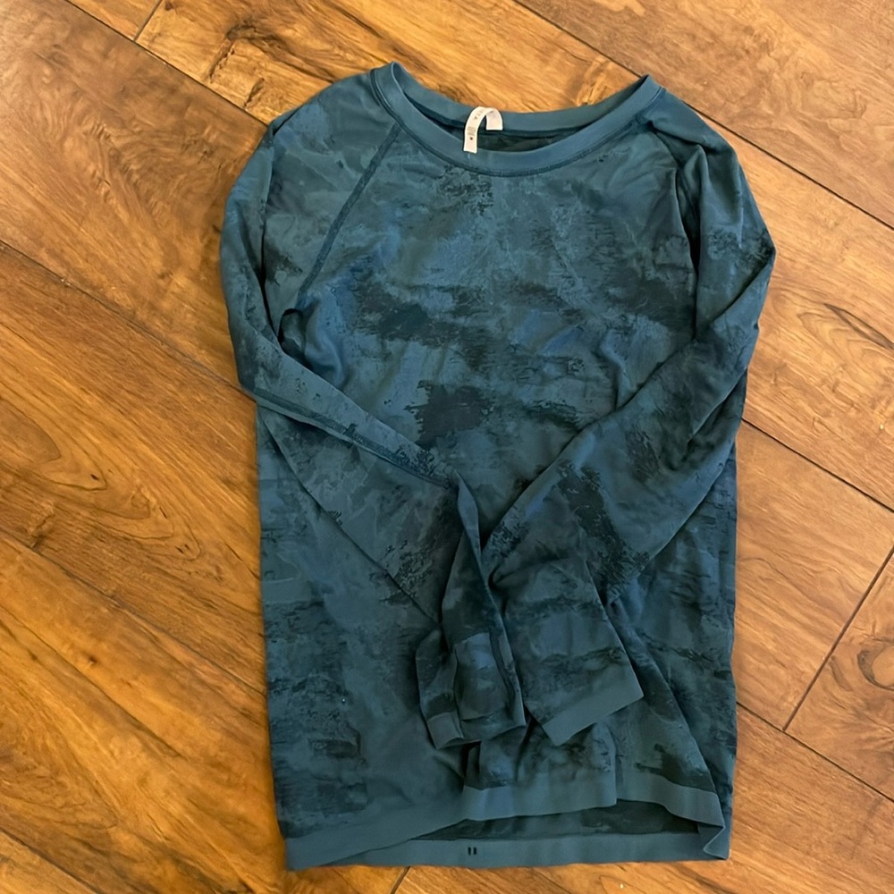 Smoke free home. Athleta long sleeve
Work out top.